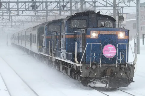 吹雪の中、 twilight express