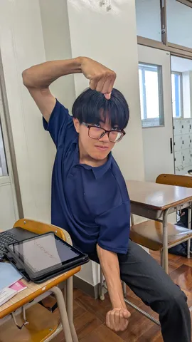 机と一体化したダイナミックな構図