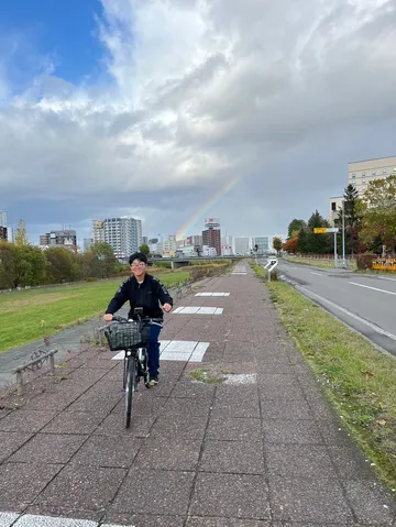 虹と街並みを駆ける