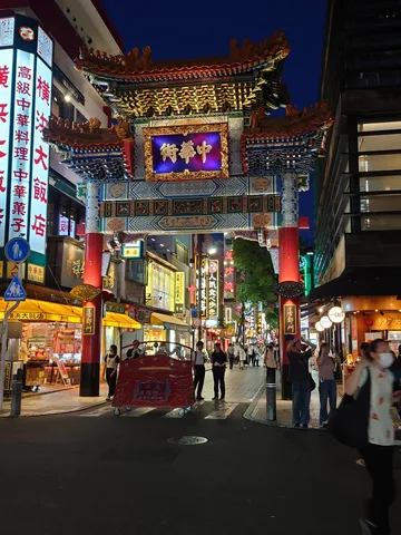 異国情緒あふれる夜の中華街