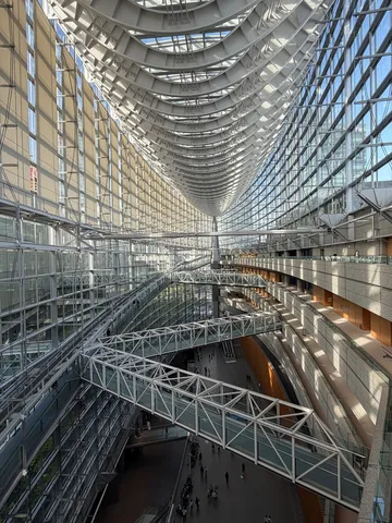 未来都市のような空間