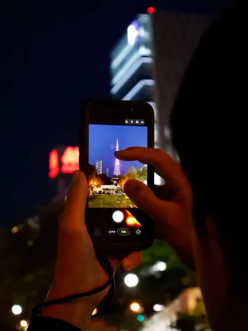 夜景を切り取る、スマートな瞬間