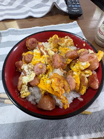 ウインナーとスクランブルエッグの夜食