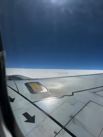 雲海の上、翼の旅路
