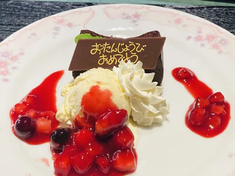 彩り豊かな誕生日スイーツ