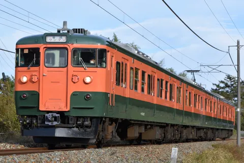 青空とローカル列車