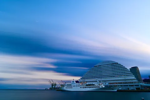 海と空の階段ホテル