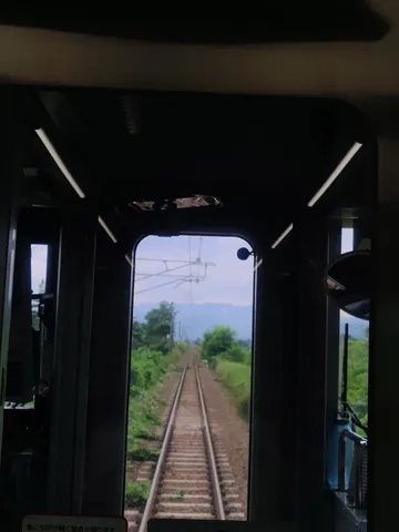 どこまでも続く線路の風景