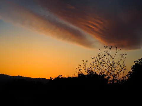 静寂を帯びた夕焼け空