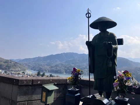風情ある旅路の先に広がる絶景