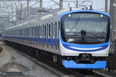 青い流線と鉄路の旅