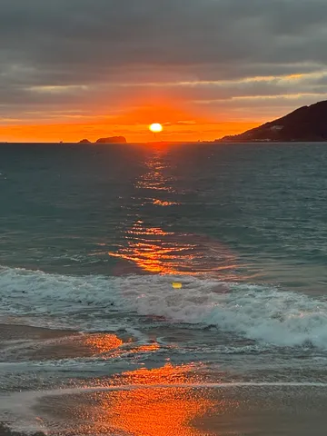 オレンジに染まる海と空