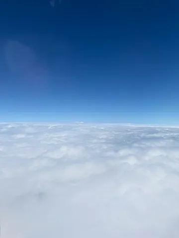 雲の海と青の広がり