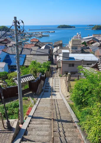 港町へ続く階段