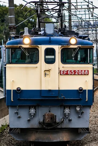 前面に宿る夜明けの鉄旅