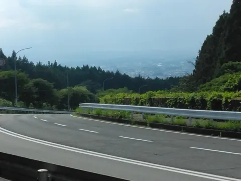 山道、街並み、そして空