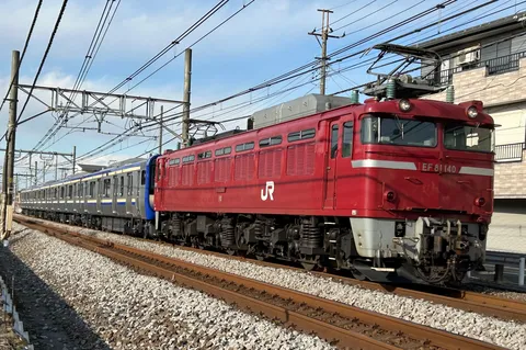 EF81形機関車の力走