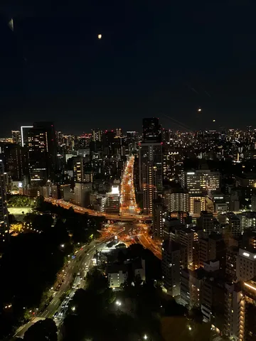 都会の夜景、光の川