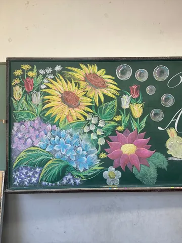 チョークアートで描かれた春の訪れ