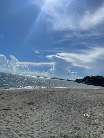 夏の終わりの海辺
