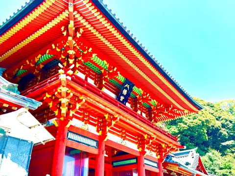 空と朱色のコントラスト