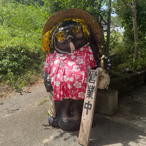 営業中のタヌキ、夏満喫