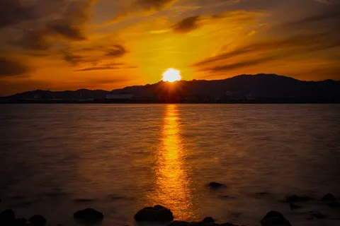 夕陽が描く光の道