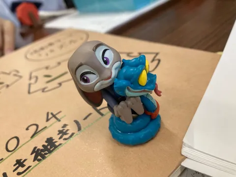 ウサギとヘビのほっこり対峙