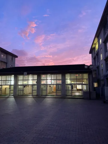 マジックアワーと学校の風景