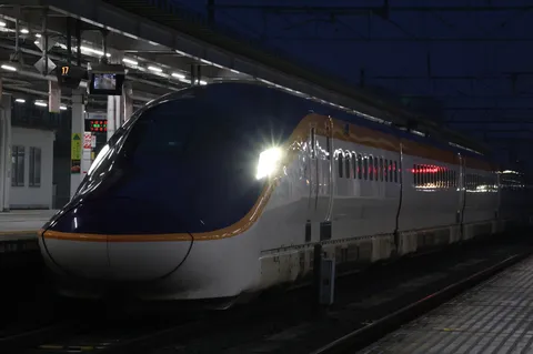 夜の帳、流線形の詩