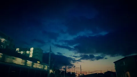 夜汽車と都会の灯りのコントラスト