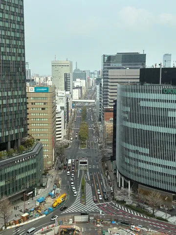 都会の街並み、信号待ち