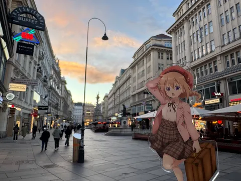 夕暮れの街角で旅の予感