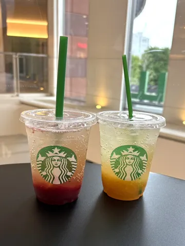 きらめくスタバの炭酸ドリンク