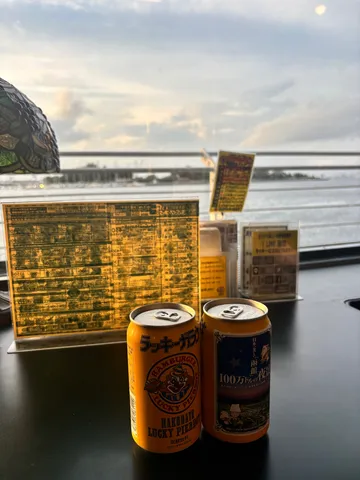 夕暮れ時の乾杯、歴史とロマン