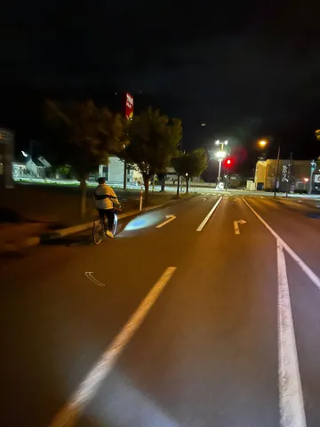 夜道を照らす光