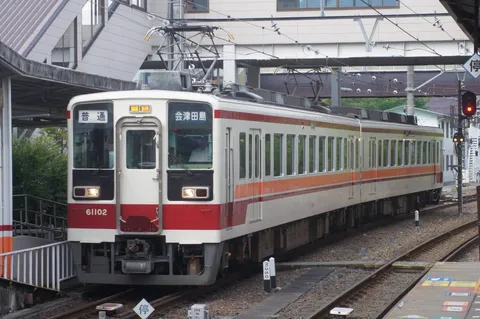 懐かしさと日常を映す、ローカル線の旅