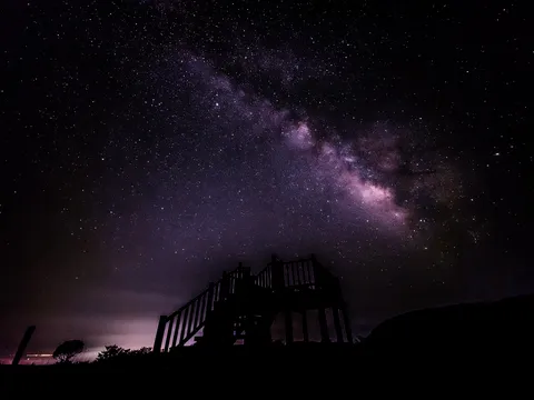 星降る夜の展望台