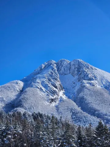 青き空と雪の静寂