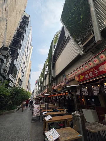 路地裏に広がる食の誘惑