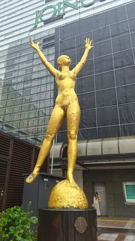 黄金の女神、都会に降臨