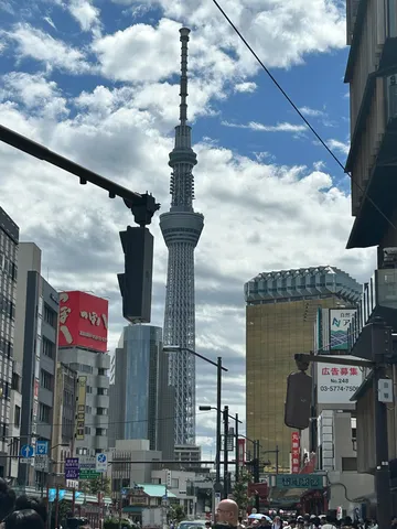 空を掴む東京スカイツリー