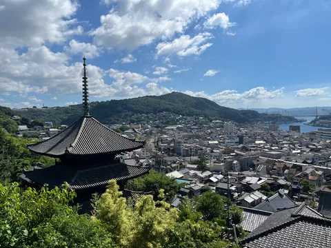 古都の寺院と港町の絶景