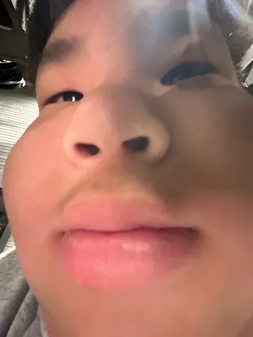 顔面接近！謎の迫力