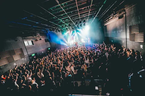 熱狂のライブフロア
