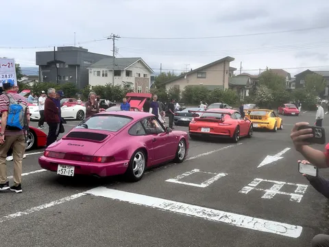 駐車場が豪華なショールームに早変わり！