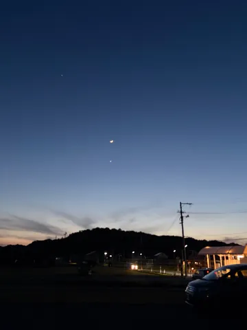 宵闇に輝く星と月