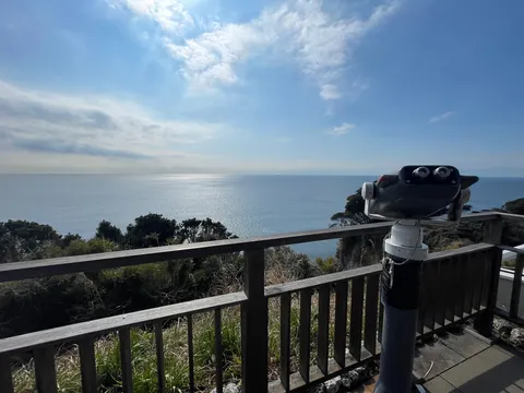望遠鏡さん、海を見つめて