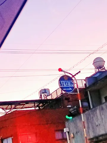 夕暮れと路地の交差点