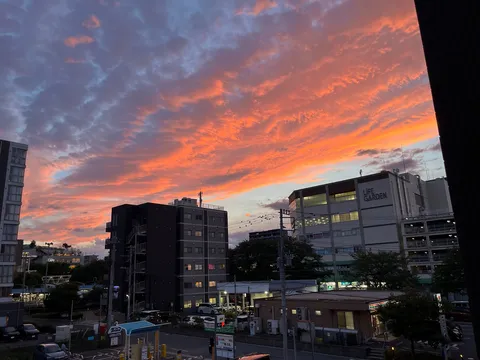 空燃ゆる街の夕景